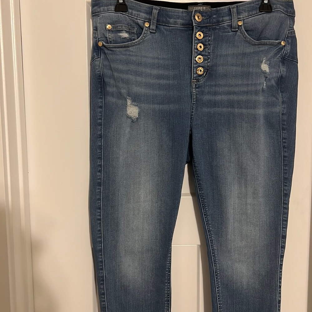 16R Torrid Bombshell Skinny Jeans